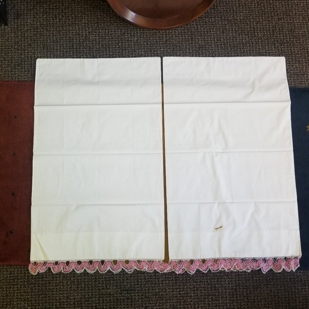 Vintage Penneys White Percale Pillowcases Pink Crochet String Trim JcPenney Pair